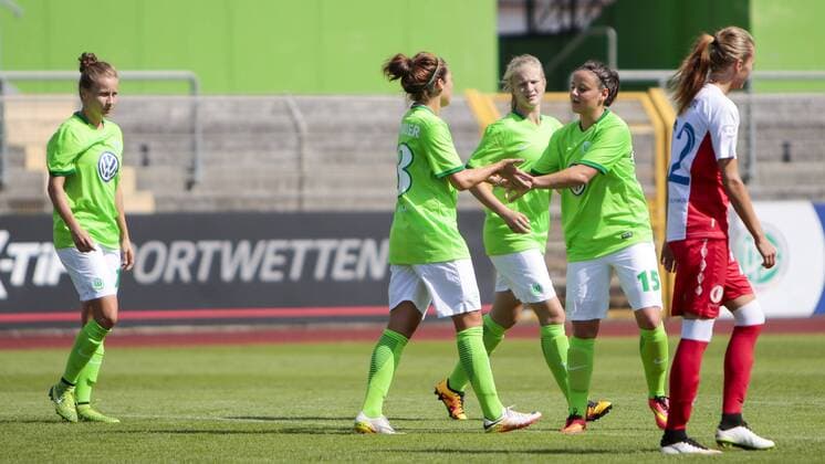 Fußball, Frauen, VfL Wolfsburg - SK Slavia Prag; Vanessa Bernauer (Wolfsburg, 18) Jubel, Torjubel, Freude, Emotion, Torerfolg, Aktion, action, goal, goal celebration, celebrates. xtgx