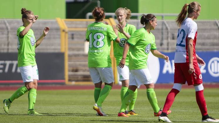 Fußball, Frauen, VfL Wolfsburg - SK Slavia Prag; Vanessa Bernauer (Wolfsburg, 18) Jubel, Torjubel, Freude, Emotion, Torerfolg, Aktion, action, goal, goal celebration, celebrates. xtgx