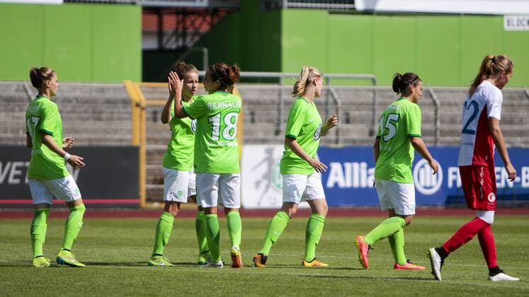 Fußball, Frauen, VfL Wolfsburg - SK Slavia Prag; Vanessa Bernauer (Wolfsburg, 18) Jubel, Torjubel, Freude, Emotion, Torerfolg, Aktion, action, goal, goal celebration, celebrates. xtgx