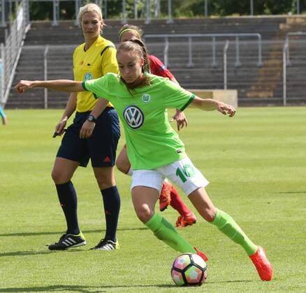 VfL-Frauen vs Prag Fußball, Frauen, Freundschaftsspiel, VfL Wolfsburg vs SK Slavia Prag, Stadion am Elsterweg, Bild zeigt: Tessa Wullaert (VfL, 10) Wolfsburg