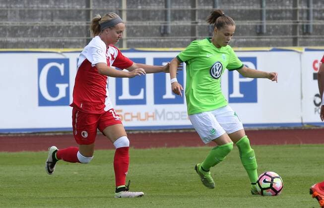 VfL-Frauen vs Prag Fußball, Frauen, Freundschaftsspiel, VfL Wolfsburg vs SK Slavia Prag, Stadion am Elsterweg, Bild zeigt: Ewa Pajor (VfL, 17) Wolfsburg