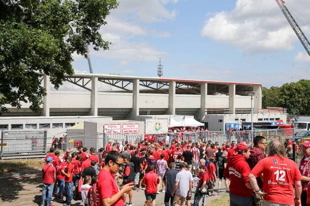 Erfurt, 300716 , 2. Spieltag der Regionalliga , der FC Rot Weiß Erfurt Spielt gegen den Hallescher FC im Bild: Einlass hinter der Südtribüne
