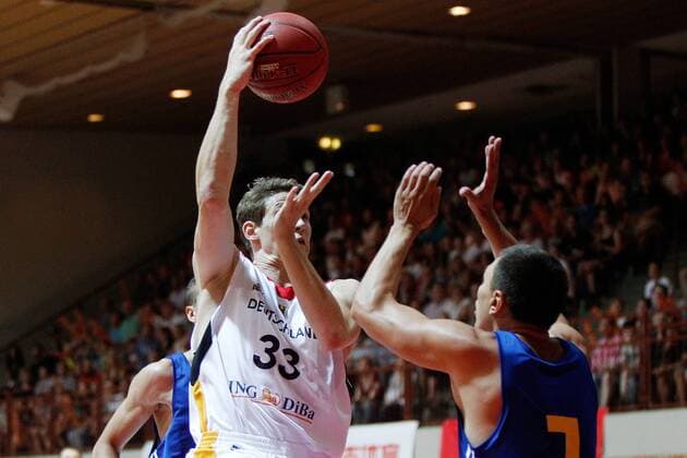 v.li: Patrick Heckmann (Deutschland), Denys Lukashov (Ukraine), Basketball, Länderspiel, Freundschaftsspiel, Deutschland - Ukraine, xfsx