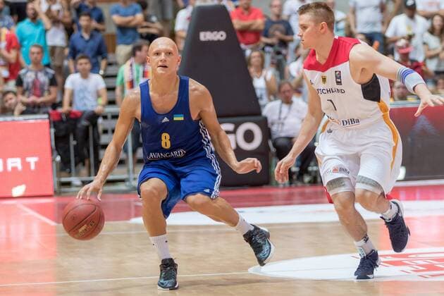 30.07.2016, xomx, Basketball Testspiel, Deutschland - Ukraine emspor, v.l. Klym Artamonov (Ukraine), Makai Mason (Deutschland) Wuerzburg