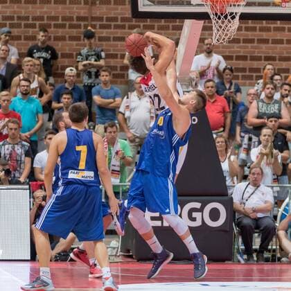 30.07.2016, xomx, Basketball Testspiel, Deutschland - Ukraine emspor, v.l. Denys Lukashov (Ukraine), -u20-, Danilo Barthel (Deutschland) Wuerzburg