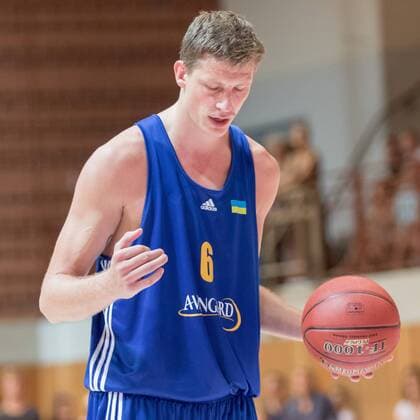 30.07.2016, xomx, Basketball Testspiel, Deutschland - Ukraine emspor, v.l. Artem Pustovji (Ukraine) Freiwurf Wuerzburg