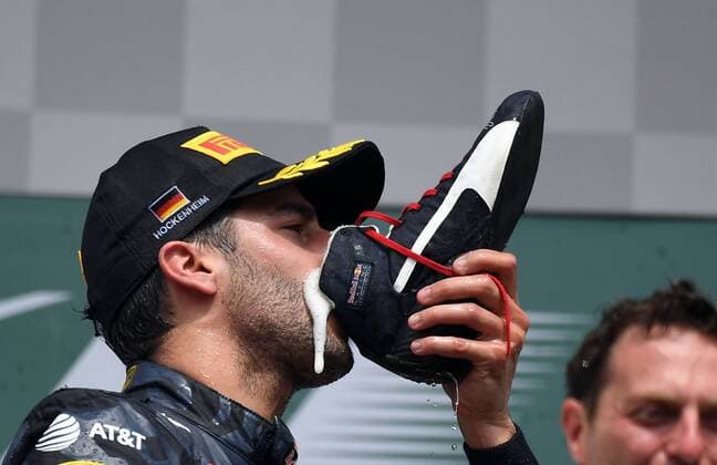 31.07.2016, xjhx, Formel 1 Grand Prix von Deutschland, emspor, v.l. Daniel Ricciardo (Red Bull Racing) trinkt aus dem Schuh Hockenheim