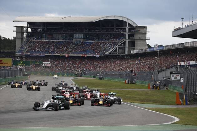 Motorsports: FIA Formula One World Championship WM Weltmeisterschaft 2016, Grand Prix of Germany, 44 Lewis Hamilton (GBR, Mercedes AMG Petronas Formula One Team), 3 Daniel Ricciardo (AUS, Red Bull Racing), 33 Max Verstappen (NLD, Red Bull Racing), 6 Nico Rosberg (GER, Mercedes AMG Petronas Formula One Team), 5 Sebastian Vettel (GER, Scuderia Ferrari), 7 Kimi Raikkonen (FIN, Scuderia Ferrari), 77 Valtteri Bottas (FIN, Williams Martini Racing), start, mass, Masse, Menge, viele, many xHOCHxZWEIx