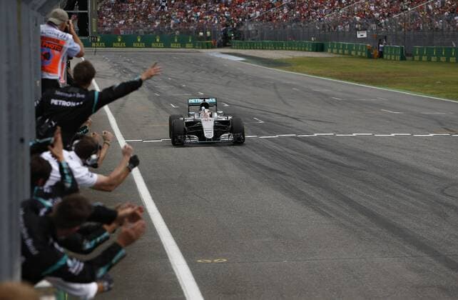Bilder des Tages - Sport Motorsports: FIA Formula One World Championship WM Weltmeisterschaft 2016, Grand Prix of Germany, 44 Lewis Hamilton (GBR, Mercedes AMG Petronas Formula One Team), xHOCHxZWEIx
