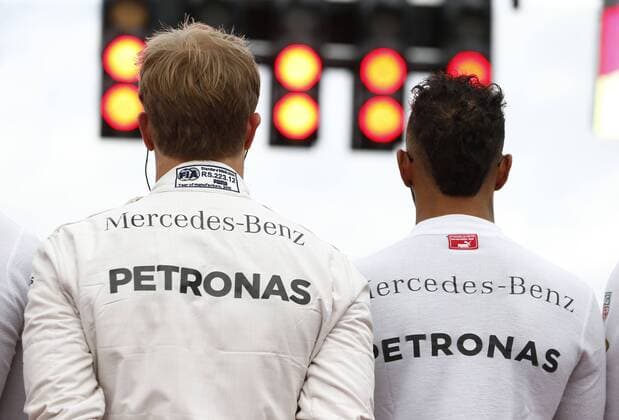 Themen der Woche SPORT Bilder des Tages - Sport Motorsports: FIA Formula One World Championship WM Weltmeisterschaft 2016, Grand Prix of Germany, 6 Nico Rosberg (GER, Mercedes AMG Petronas Formula One Team), 44 Lewis Hamilton (GBR, Mercedes AMG Petronas Formula One Team), xHOCHxZWEIx