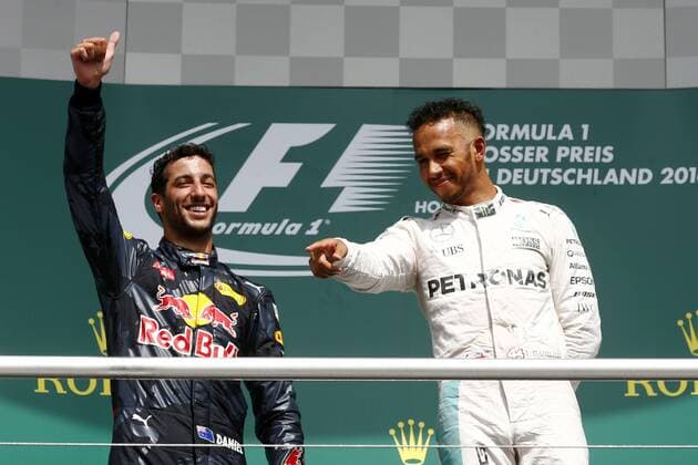 Motorsports: FIA Formula One World Championship WM Weltmeisterschaft 2016, Grand Prix of Germany, 3 Daniel Ricciardo (AUS, Red Bull Racing), 44 Lewis Hamilton (GBR, Mercedes AMG Petronas Formula One Team), xHOCHxZWEIx