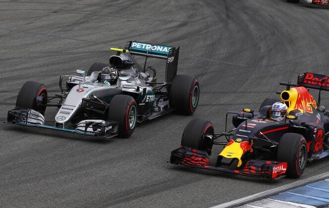 Motorsports: FIA Formula One World Championship WM Weltmeisterschaft 2016, Grand Prix of Germany, 6 Nico Rosberg (GER, Mercedes AMG Petronas Formula One Team), 3 Daniel Ricciardo (AUS, Red Bull Racing), xHOCHxZWEIx