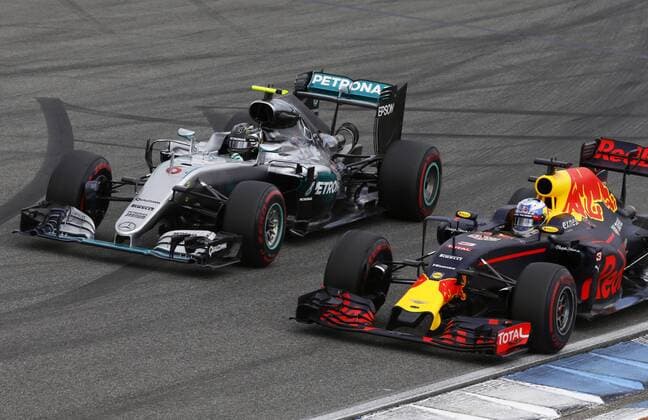 Motorsports: FIA Formula One World Championship WM Weltmeisterschaft 2016, Grand Prix of Germany, 6 Nico Rosberg (GER, Mercedes AMG Petronas Formula One Team), 3 Daniel Ricciardo (AUS, Red Bull Racing), xHOCHxZWEIx
