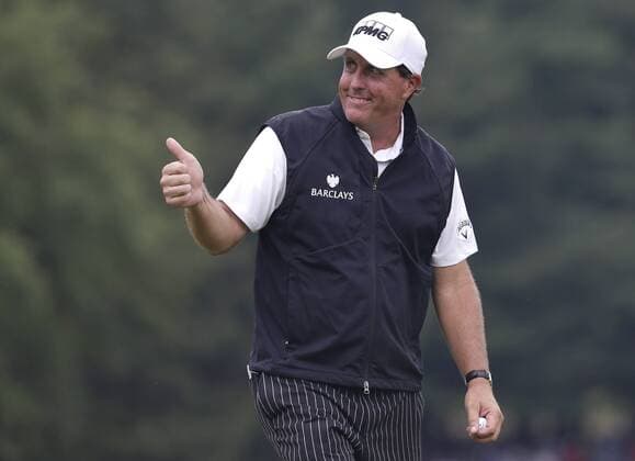 Phil Mickelson gives a thumbs up on the 18th green after making birdie and finishing with a score of 3 under par in the final round at the PGA Golf Herren Championship at Baltusrol Golf Club in Springfield, New Jersey on July 31, 2016.  PGA20160731102 JOHNxANGELILLO