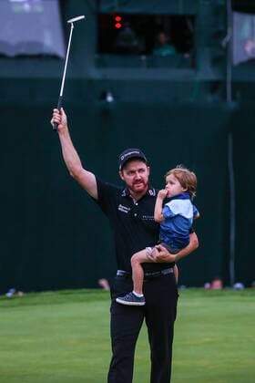 31 JUL 2016: Jimmy Walker walks off the 18th green with his son after he wins the final round of the 98th PGA Golf Herren Championship played at Baltusrol Golf Club in Springfield,NJ.(Photo by Rich Graessle Icon Sportswire) GOLF: JUL 31 PGA - PGA Championship - Final Round Icon07311621822016 EDITORIAL USE ONLY