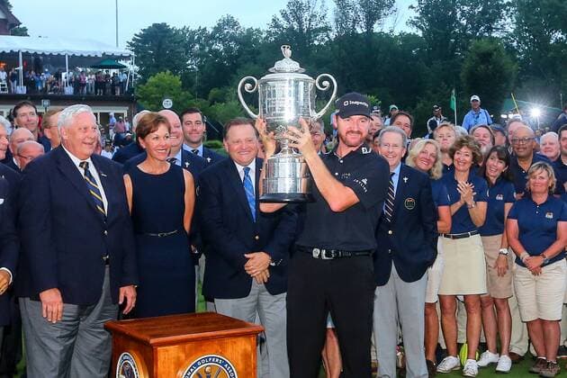 31 JUL 2016: Jimmy Walker holds up the Wanamaker Trophy on the 18th green after he wins the final round of the 98th PGA Golf Herren Championship played at Baltusrol Golf Club in Springfield,NJ.(Photo by Rich Graessle Icon Sportswire) GOLF: JUL 31 PGA - PGA Championship - Final Round Icon07311621872016 EDITORIAL USE ONLY