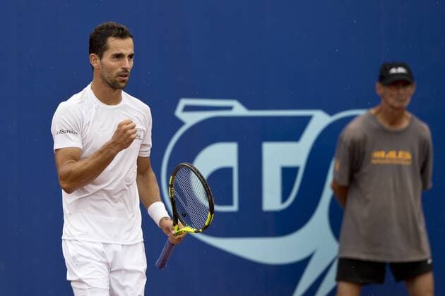 Colombian Santiago Giraldo plays against Uladzimir Ignatik during the men s challenger final of Advantage Cars Prague Open 2016 tennis tournament in Prague, Czech Republic, July 31, 2016. (CTKxPhoto MichalxKamaryt) CTKPhotoP201607310238201  kmt 2
