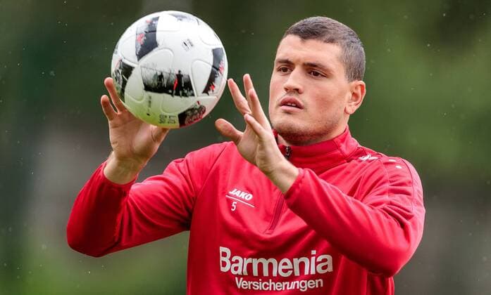 01.08.2016, Alois Latini Stadion, Zell am See, AUT, Bayer 04 Leverkusen, Trainingslager, im Bild Kyriakos Papadopoulos (Bayer 04 Leverkusen) during the Trainingscamp of German Bundesliga Club Bayer 04 Leverkusen at the Alois Latini Stadium in Zell am See, Austria on 2016 08 01. Foto: Feichter Eibner-Pressefoto Zell am See  EP_fei  