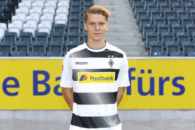 Porträt: Fußball, GER, 1. BL, Bundesliga, Porträttermin 2016 2017, Borussia Mönchengladbach: Nico Elvedi (Gladbach). Einzelbild, Portrait, Porträt.