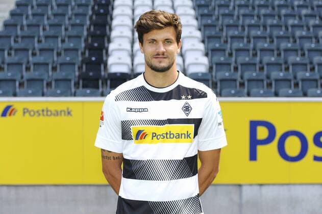 Porträt: Fußball, GER, 1. BL, Bundesliga, Porträttermin 2016 2017, Borussia Mönchengladbach: Tobias Strobl (Gladbach). Einzelbild, Portrait, Porträt.