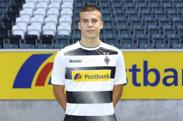 Porträt: Fußball, GER, 1. BL, Bundesliga, Porträttermin 2016 2017, Borussia Mönchengladbach: Laszlo Benes (Gladbach). Einzelbild, Portrait, Porträt.