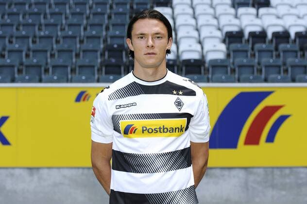 Porträt: Fußball, GER, 1. BL, Bundesliga, Porträttermin 2016 2017, Borussia Mönchengladbach: Nico Schulz (Gladbach). Einzelbild, Portrait, Porträt.