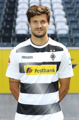 Porträt: Fußball, GER, 1. BL, Bundesliga, Porträttermin 2016 2017, Borussia Mönchengladbach: Tobias Strobl (Gladbach). Einzelbild, Portrait, Porträt.