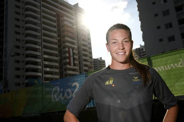 Rio 2016, Fußball, Shooting mit schwedischem Damen-Team 160801 Sveriges Pauline Hammarlund poserar för ett porträtt pa en pressträff med det svenska damlandslaget i fotboll den 1 augusti 2016 under OS i Rio de Janeiro.  Copyright: CARLxSANDIN BB160801CS009