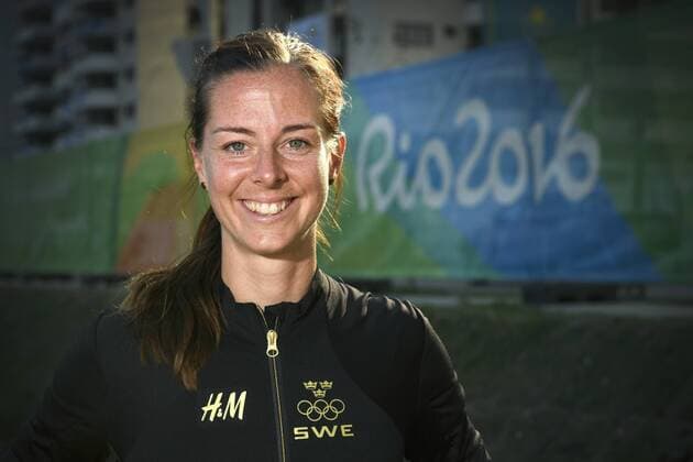 Rio 2016, Fußball, Shooting mit schwedischem Damen-Team 160801 Sveriges Lotta Schelin poserar för ett porträtt pa en pressträff med det svenska damlandslaget i fotboll den 1 augusti 2016 under OS i Rio de Janeiro.  Copyright: CARLxSANDIN BB160801CS011