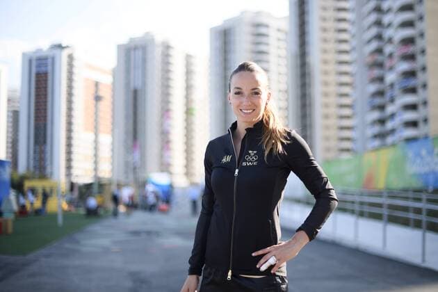 Rio 2016, Fußball, Shooting mit schwedischem Damen-Team 160801 Sveriges Kosovare Asllani poserar för ett porträtt pa en pressträff med det svenska damlandslaget i fotboll den 1 augusti 2016 under OS i Rio de Janeiro.  Copyright: CARLxSANDIN BB160801CS015