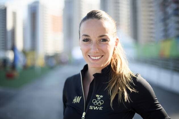 Rio 2016, Fußball, Shooting mit schwedischem Damen-Team 160801 Sveriges Kosovare Asllani poserar för ett porträtt pa en pressträff med det svenska damlandslaget i fotboll den 1 augusti 2016 under OS i Rio de Janeiro.  Copyright: CARLxSANDIN BB160801CS016