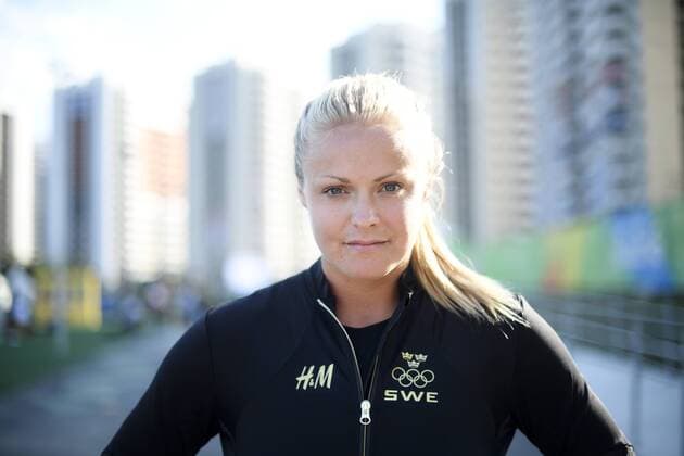 Rio 2016, Fußball, Shooting mit schwedischem Damen-Team 160801 Sveriges malvakt Hilda Carlen poserar för ett porträtt pa en pressträff med det svenska damlandslaget i fotboll den 1 augusti 2016 under OS i Rio de Janeiro.  Copyright: CARLxSANDIN BB160801CS020
