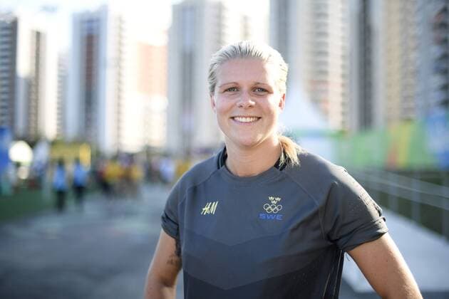 Rio 2016, Fußball, Shooting mit schwedischem Damen-Team 160801 Sveriges malvakt Emelie Lundberg poserar för ett porträtt pa en pressträff med det svenska damlandslaget i fotboll den 1 augusti 2016 under OS i Rio de Janeiro.  Copyright: CARLxSANDIN BB160801CS024