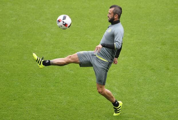 Anderlecht s Steven Defour pictured during a training session of Belgian first league soccer team RSC Anderlecht in Brussels, Tuesday 02 August 2016. Tomorrow Anderlecht is playing the return leg of the third qualification round for the Champions League competition against Russian team FC Rostov. The first leg ended in a 2-2 draw. VIRGINIExLEFOUR  x04902143x