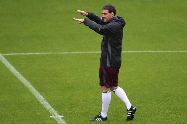 Anderlecht s head coach Rene Weiler gestures during a training session of Belgian first league soccer team RSC Anderlecht in Brussels, Tuesday 02 August 2016. Tomorrow Anderlecht is playing the return leg of the third qualification round for the Champions League competition against Russian team FC Rostov. The first leg ended in a 2-2 draw. VIRGINIExLEFOUR  x04902166x