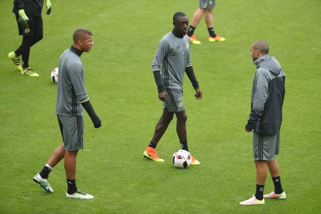 Anderlecht s Sebastien De Maio, Anderlecht s Dennis Appiah and Anderlecht s Sofiane Hanni pictured during a training session of Belgian first league soccer team RSC Anderlecht in Brussels, Tuesday 02 August 2016. Tomorrow Anderlecht is playing the return leg of the third qualification round for the Champions League competition against Russian team FC Rostov. The first leg ended in a 2-2 draw. VIRGINIExLEFOUR  x04902139x