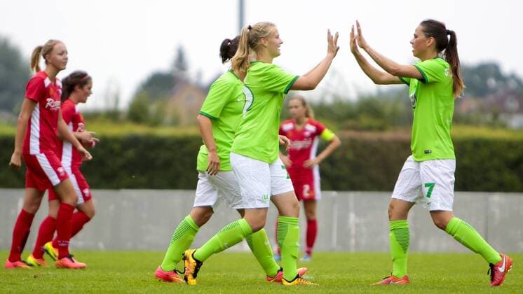 Fußball, Frauen, VfL Wolfsburg - FC Twente Enschede; Anna Lena Stolze und Sara Björk Gunnarsdottir (Wolfsburg, 7) Jubel, Torjubel, Freude, Emotion, Torerfolg, Aktion, action, goal, goal celebration, celebrates. xtgx