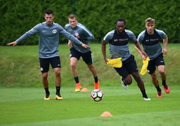 SOCCER - UEFA CL quali, RBS vs Tirana SALZBURG,AUSTRIA,02.AUG.16 - SOCCER - UEFA Champions League, qualifiers, Red Bull Salzburg vs FK Partizani Tirana, preview, final training RBS. Image shows Stefan Lainer and Reinhold Yabo (RBS). GEPAxpictures xFelixxRoittner