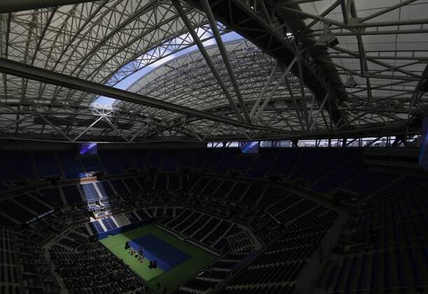 The opening and closing of the new retractable roof is demonstrated at an official USTA unveiling ceremony in Arthur Ashe Stadium for the US Open Tennis Championships at the USTA Billie Jean King National Tennis Center in New York City on August 2, 2016. The retractable roof was completed in time for the 2016 US Open tournament.  NYP20160802105 JOHNxANGELILLO