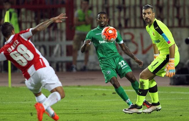02.08.2016 Belgrade(Serbia) FK Crvena Zvezda(FC Red Star)-PFC Ludogorets 3rd leg champions league qualify men s football Shoot of Jonathan Cafu(c) PFC Ludogorets passing by Damir Kahriman(r)FK Crvena Zvezda (FC Red Star) : 