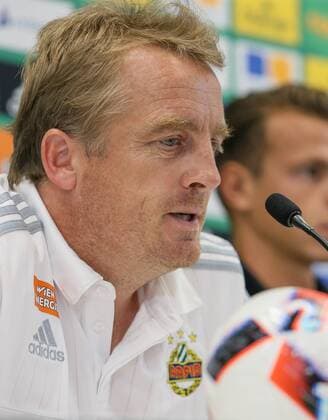 Bilder des Tages - SPORT SOCCER - EL quali, Rapid vs Zhodino VIENNA,AUSTRIA,03.AUG.16 - SOCCER - UEFA Europa League, qualification, SK Rapid Wien vs FC Torpedo Zhodino, preview, press conference PK Pressekonferenz Rapid. Image shows head coach Mike Bueskens (Rapid). Keywords: Wien Energie. GEPAxpictures xMarioxKneisl