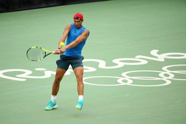 Bilder des Tages - SPORT Spanish tennis player Rafa Nadal is seen during a training session at the Tennis Center in Rio de Janeiro, Brazil, on 03 August 2016. Rio 2016 Olympic Games Olympische Spiele Olympia OS take place from 05 to 21 August. EFE Jose Mendez RAFA NADAL TRAINING SESSION !ACHTUNG: NUR REDAKTIONELLE NUTZUNG!  20160803-636058456943401504