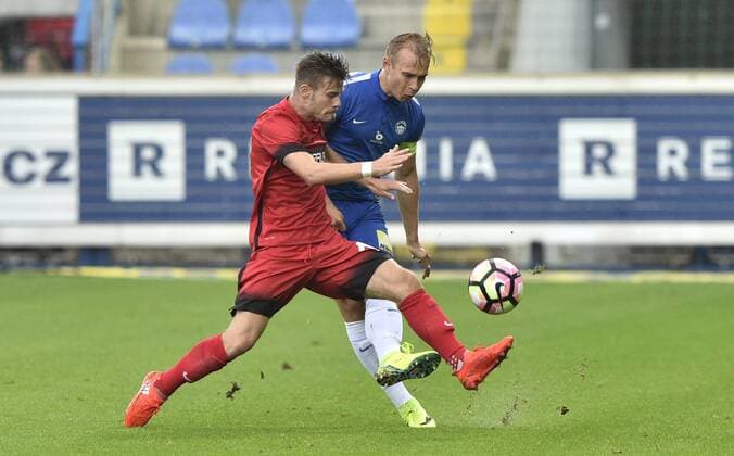 From left: Dominik Starkl of Admira and Lukas Pokorny of Liberec in action during the Football Europa League 3rd qualifying round s return match: Slovan Liberec vs Admira Moedling, in Liberec, Czech Rupublic, August 3, 2016. (CTKxPhoto MichalxKamaryt) CTKPhotoP201608030735701  _KMT2477