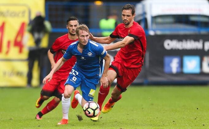 SOCCER - UEFA EL quali, Liberec vs Admira LIBEREC,CZECH REPUBLIC,03.AUG.16 - SOCCER - UEFA Europa League, qualification, Slovan Liberec vs FC Admira Wacker Moedling. Image shows Petr Sevcik (Liberec) and Markus Lackner (Admira). GEPAxpictures xPhilippxBrem