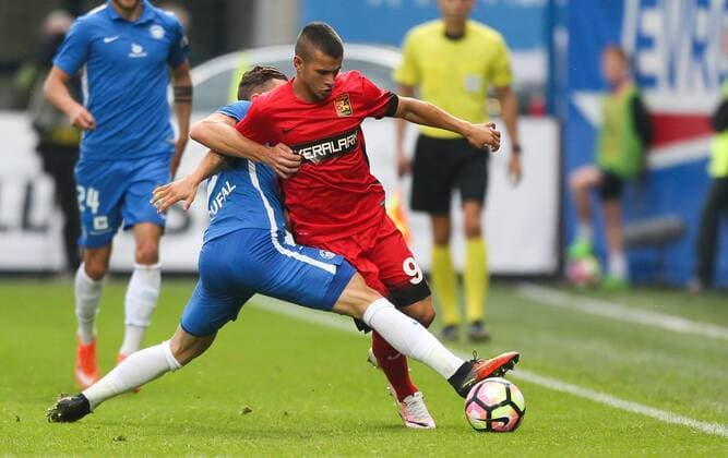 SOCCER - UEFA EL quali, Liberec vs Admira LIBEREC,CZECH REPUBLIC,03.AUG.16 - SOCCER - UEFA Europa League, qualification, Slovan Liberec vs FC Admira Wacker Moedling. Image shows Vladimir Coufal (Liberec) and Srdan Spiridonovic (Admira). GEPAxpictures xPhilippxBrem