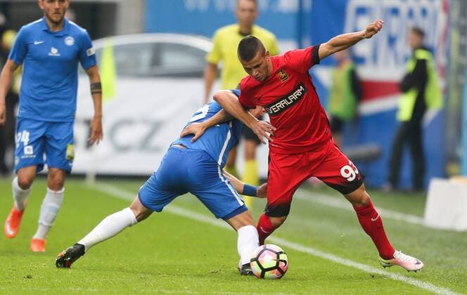 SOCCER - UEFA EL quali, Liberec vs Admira LIBEREC,CZECH REPUBLIC,03.AUG.16 - SOCCER - UEFA Europa League, qualification, Slovan Liberec vs FC Admira Wacker Moedling. Image shows Vladimir Coufal (Liberec) and Srdan Spiridonovic (Admira). GEPAxpictures xPhilippxBrem