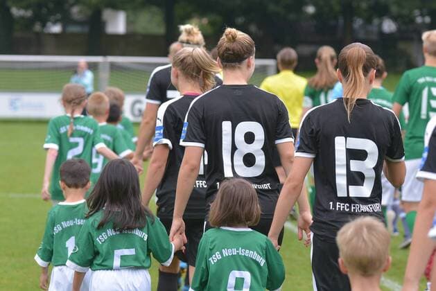 03.08.2016, xtkx, Fussball Testspiel, TSG Neu Isenburg - 1.FFC Frankfurt, emspor v.l. Nadine Anstatt (FFC Frankfurt) , Alexandra Emmerling (FFC Frankfurt) , Neu Isenburg