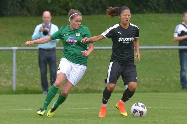 03.08.2016, xtkx, Fussball Testspiel, TSG Neu Isenburg - 1.FFC Frankfurt, emspor v.l. Maren Bambach (Neu Isenburg) , Yuki Nagasato (FFC Frankfurt) , Neu Isenburg