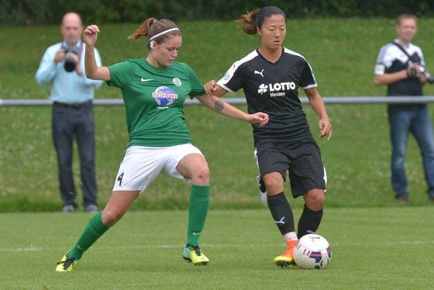 03.08.2016, xtkx, Fussball Testspiel, TSG Neu Isenburg - 1.FFC Frankfurt, emspor v.l. Maren Bambach (Neu Isenburg) , Yuki Nagasato (FFC Frankfurt) , Neu Isenburg
