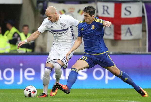 Anderlecht s Bram Nuytinck and Rostov Sardar Azmoun fight for the ball during the return leg of the third qualification round for the Champions League competition between Belgian first league soccer team RSC Anderlecht and Russian team FC Rostov in Brussels, Wednesday 03 August 2016. The first leg ended in a 2-2 draw. VIRGINIExLEFOUR  x04902917x